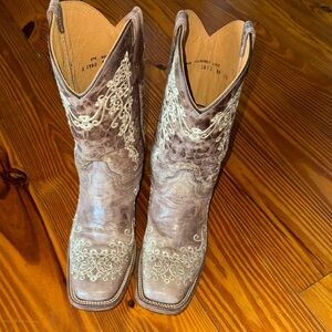 Corral decorative boots size 5.  Square toe, low heal.
